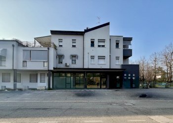 facciata - Locale Commerciale Via Aldo Moro 1, Castello d'Argile - foto 13