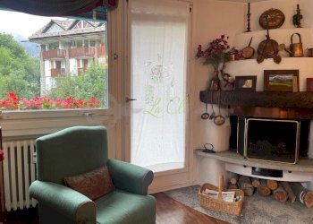 DETTAGLIO SALOTTO - Trilocale Courmayeur - foto 3