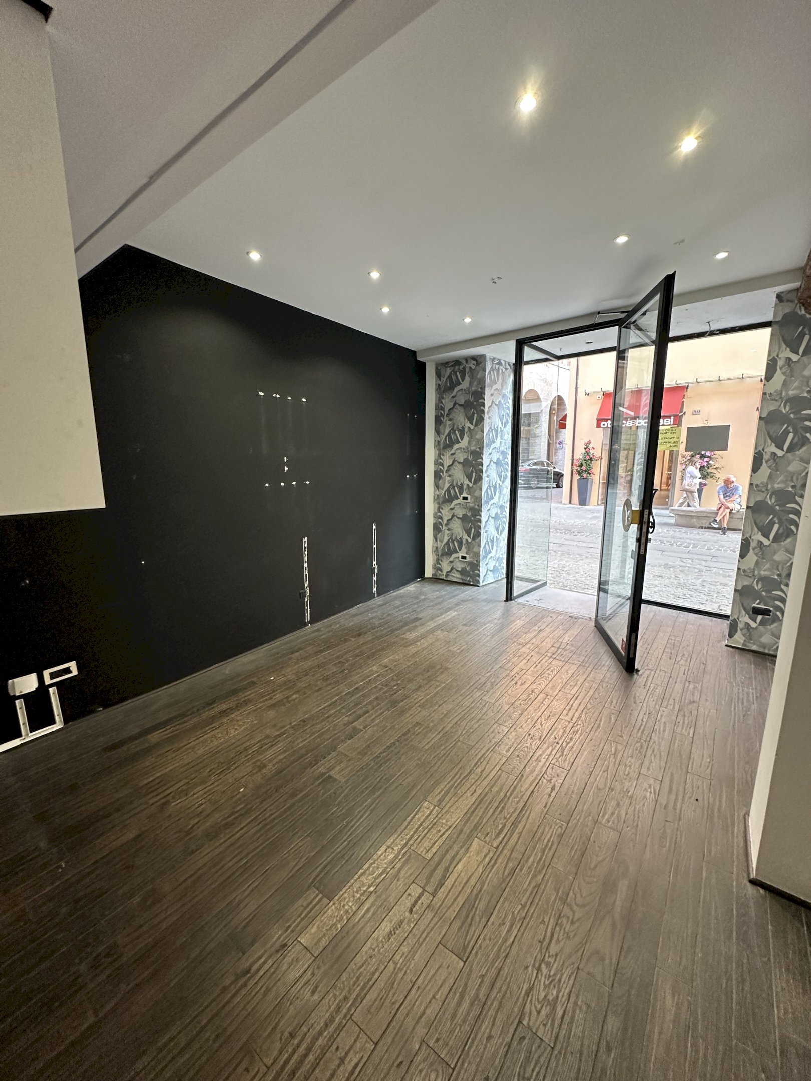 Ingresso - Commercial Premises via Emilia, 146, Imola - photo 3