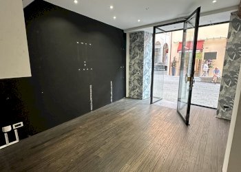 Ingresso - Locale Commerciale via Emilia, 146, Imola - foto 3