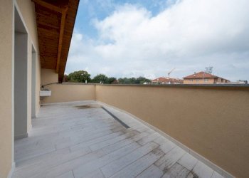 Attic Torino (neighborhood San Salvario) - photo 32