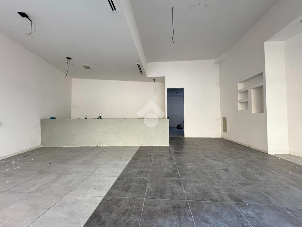 Negozio Via San Giuseppe Maria Gambaro, Galliate - foto 3