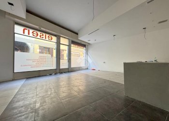 Negozio Via San Giuseppe Maria Gambaro, Galliate - foto 4