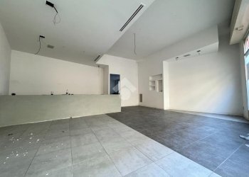 Negozio Via San Giuseppe Maria Gambaro, Galliate - foto 5