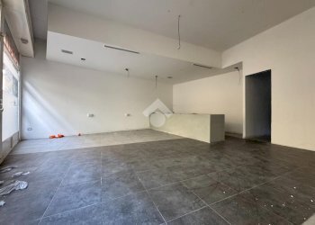 Negozio Via San Giuseppe Maria Gambaro, Galliate - foto 6