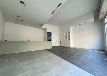 Negozio Via San Giuseppe Maria Gambaro, Galliate - foto 10