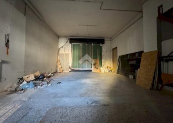 Negozio Via San Giuseppe Maria Gambaro, Galliate - foto 16