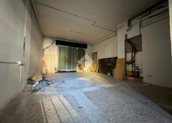 Negozio Via San Giuseppe Maria Gambaro, Galliate - foto 18