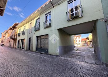 Negozio Via San Giuseppe Maria Gambaro, Galliate - foto 25