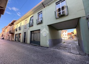 Negozio Via San Giuseppe Maria Gambaro, Galliate - foto 26