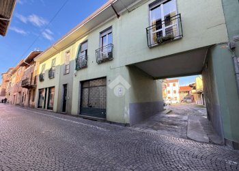 Negozio Via San Giuseppe Maria Gambaro, Galliate - foto 27