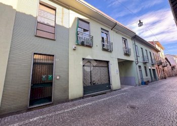 Negozio Via San Giuseppe Maria Gambaro, Galliate - foto 28