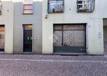 Negozio Via San Giuseppe Maria Gambaro, Galliate - foto 31