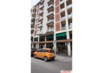 Negozio via Cesare Boldrini, 5, Bologna (zona Centro Storico) - foto 2