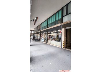 Negozio via Cesare Boldrini, 5, Bologna (zona Centro Storico) - foto 3