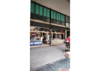 Negozio via Cesare Boldrini, 5, Bologna (zona Centro Storico) - foto 5