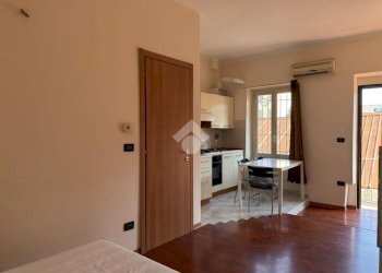 One-room apartment Via S. Francesco da Paola, Torino (neighborhood Centro) - photo 1