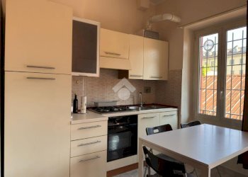 One-room apartment Via S. Francesco da Paola, Torino (neighborhood Centro) - photo 3