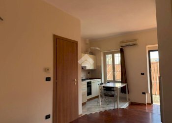 One-room apartment Via S. Francesco da Paola, Torino (neighborhood Centro) - photo 4