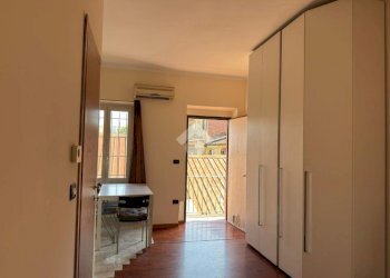 One-room apartment Via S. Francesco da Paola, Torino (neighborhood Centro) - photo 6