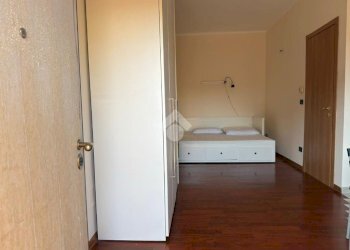 One-room apartment Via S. Francesco da Paola, Torino (neighborhood Centro) - photo 9