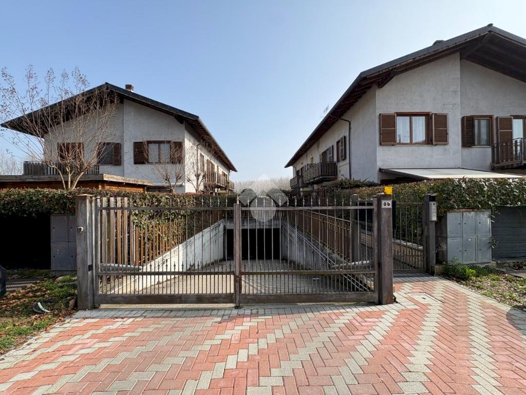 Four-room apartment Via di Mezzo, Strambino - photo 1