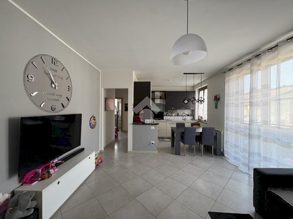 Four-room apartment Via di Mezzo, Strambino - photo 3