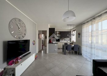 Four-room apartment Via di Mezzo, Strambino - photo 3