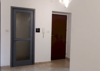 Corridoio - Three-room apartment via Stelvio, 8, Torino (neighborhood Pozzo Strada) - photo 2