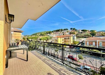 Three-room apartment Via S. Lazzaro, Andora - photo 2