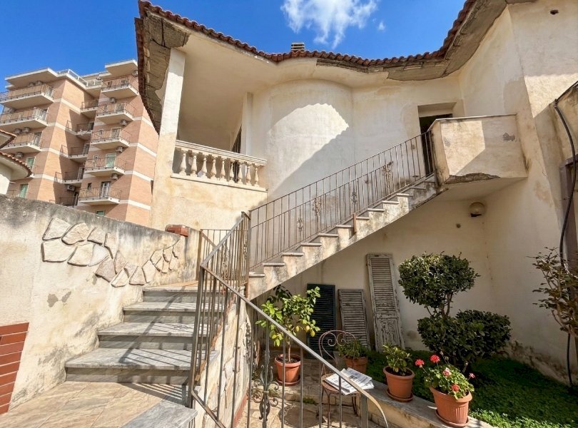 Independent house Castel Volturno - photo 1