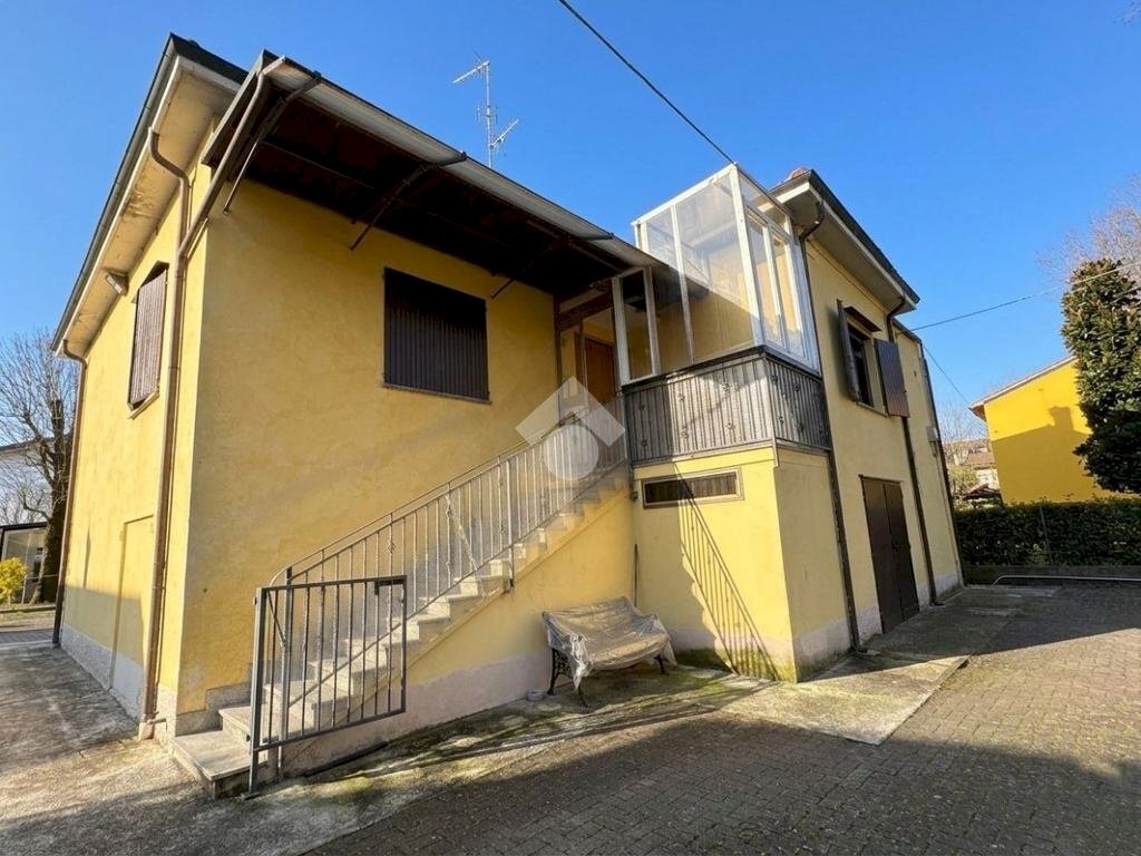 Independent house Viale Antonio Gramsci, Mirandola - photo 1