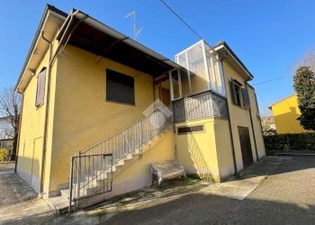 Independent house Viale Antonio Gramsci, Mirandola - photo 1