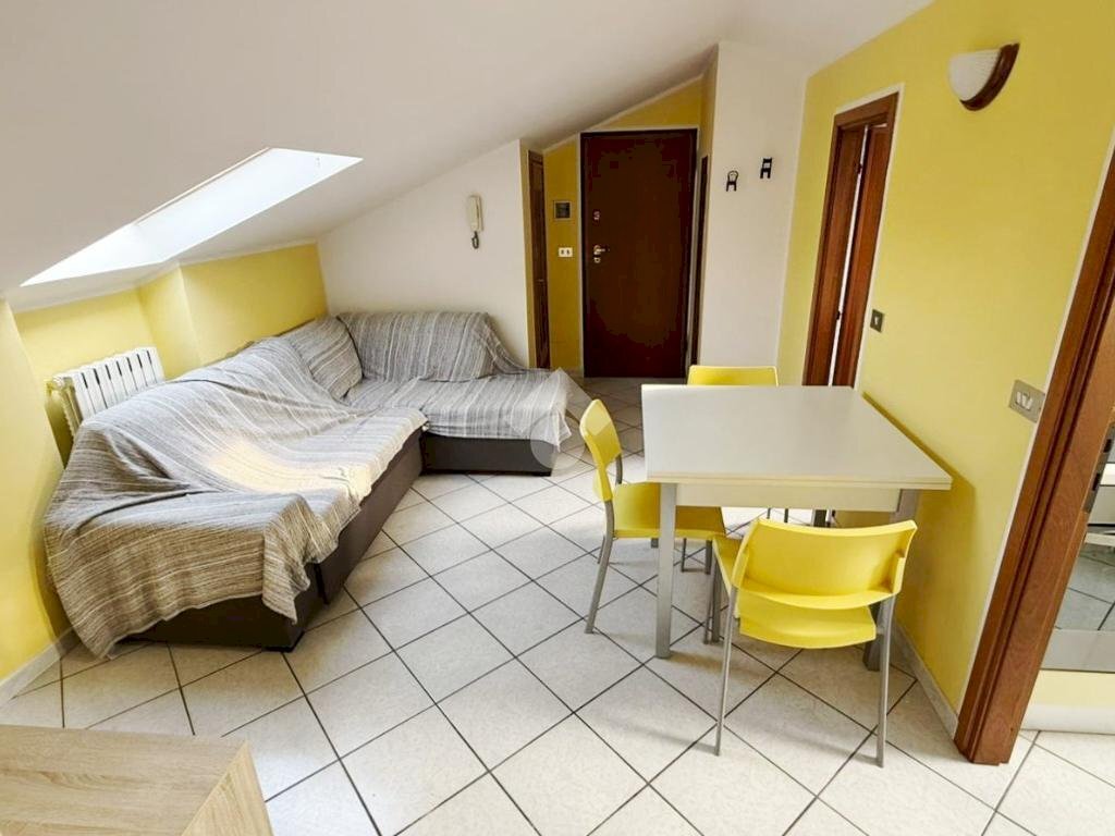 Two-room apartment Via Circonvallazione, Ivrea - photo 1