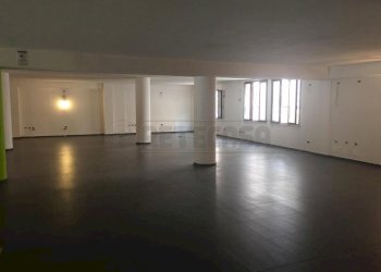 PHOTO-2019-10-15-15-46-19.jpg - Locale Commerciale Mazara del Vallo - foto 7