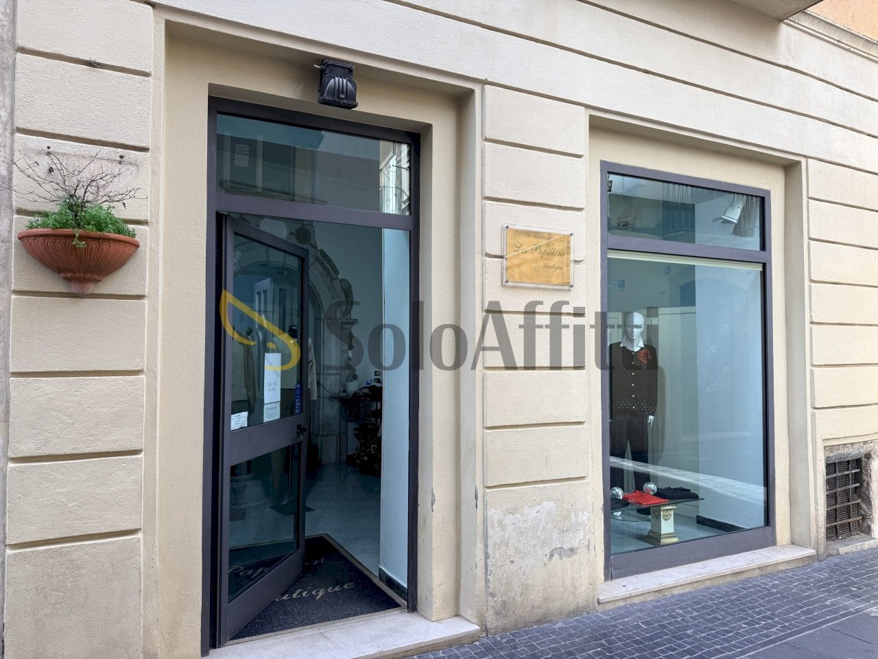 IMG_8265.jpg - Locale Commerciale Via Pretoria 117, Potenza - foto 1