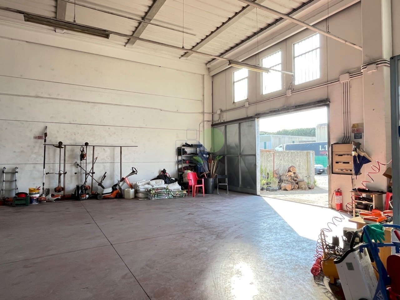 interno capannone - Commercial Premises Via Aurelia 76, Collesalvetti - photo 1