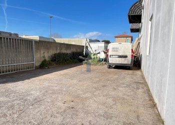 piazzale - Commercial Premises Via Aurelia 76, Collesalvetti - photo 10