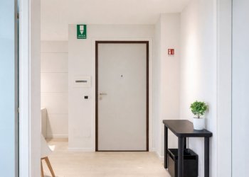 Ingresso con segnale di emergenza.png - Ufficio Via Cefalonia 55, Brescia - foto 4