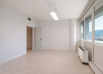 Spazio ufficio vuoto e luminoso.png - Ufficio Via Cefalonia 55, Brescia - foto 8