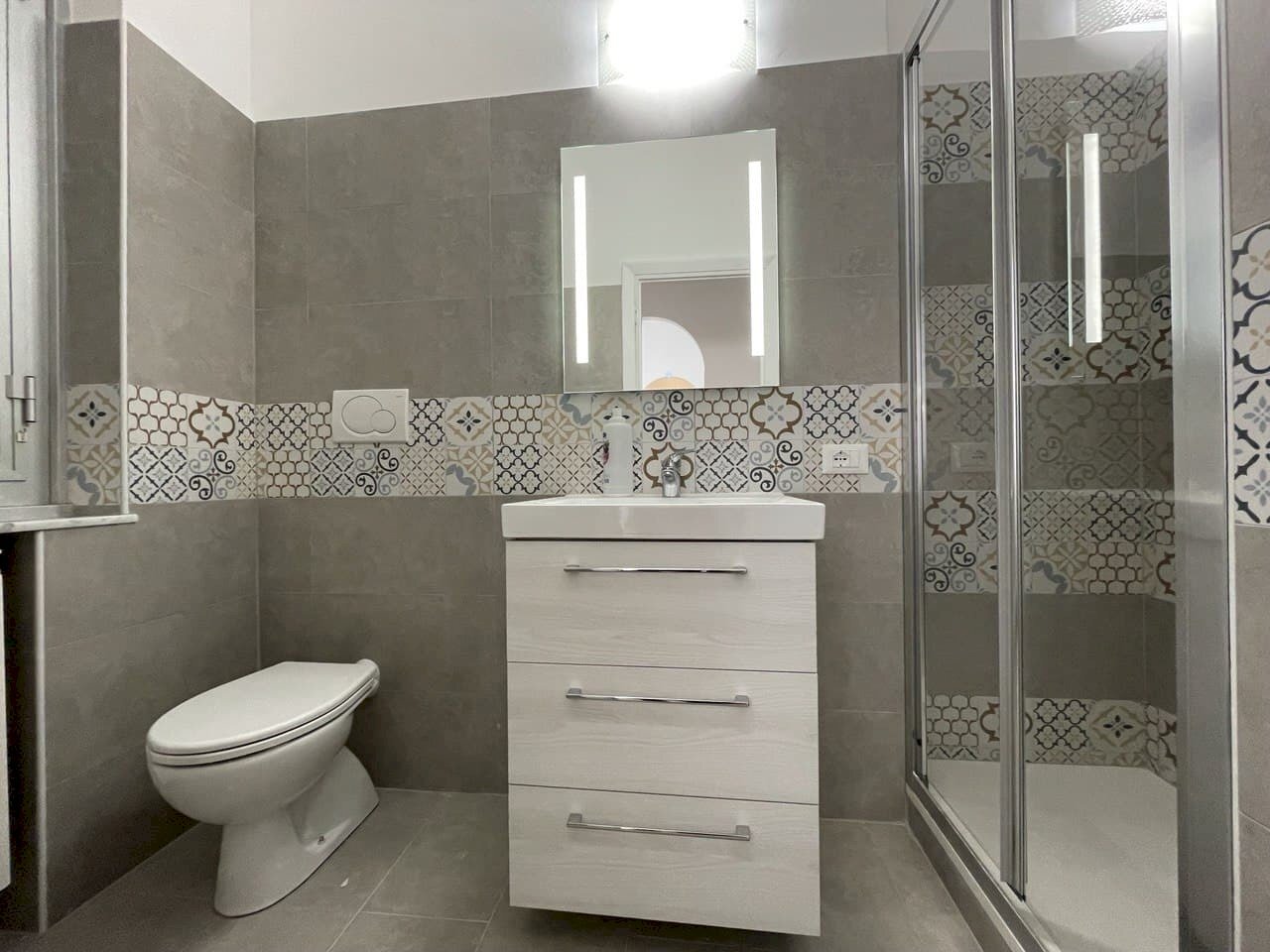 BAGNO  AFFITTO APPARTAMENTO VIA BARBARESCHI SAMPIE - Appartamento Via Gaetano Barbareschi 205, Genova (zona San Teodoro) - foto 2