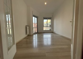 SALOTTO  AFFITTO APPARTAMENTO VIA BARBARESCHI SAMP - Appartamento Via Gaetano Barbareschi 205, Genova (zona San Teodoro) - foto 15