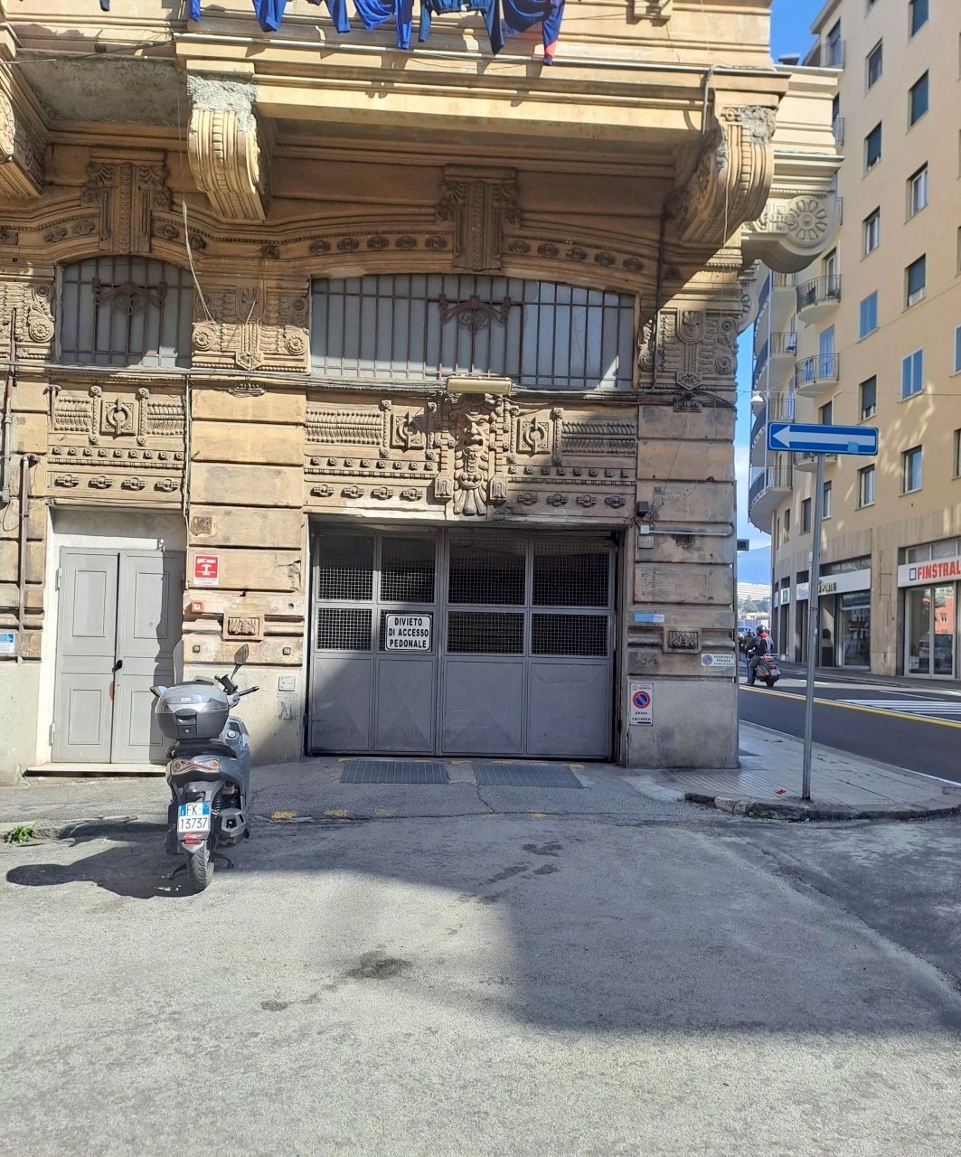 foto montevideo jpeg.jpg - Box Via Crimea 40 R, Genova (neighborhood Foce) - photo 2