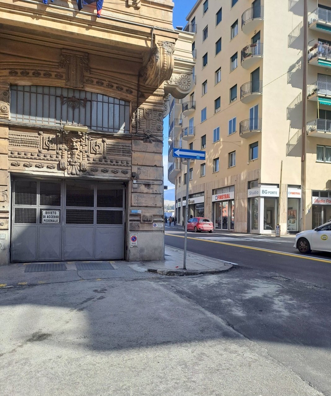 foto montevideo jpeg.jpg - Box Via Crimea 40 R, Genova (neighborhood Foce) - photo 3