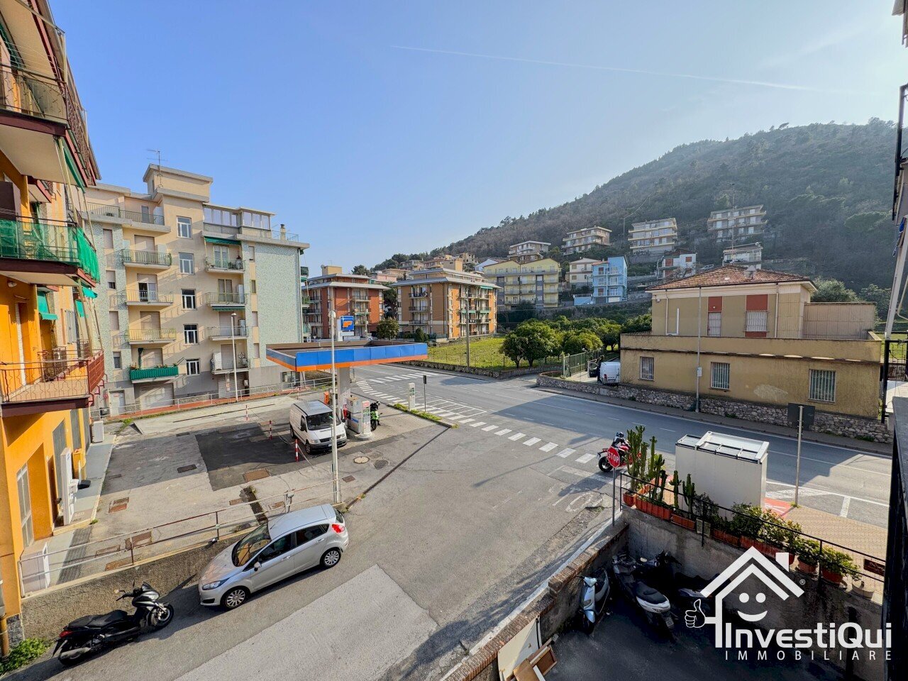 VISTA CAMERA DA LETTO - Trilocale Via Michelangelo 18, Borghetto Santo Spirito - foto 3