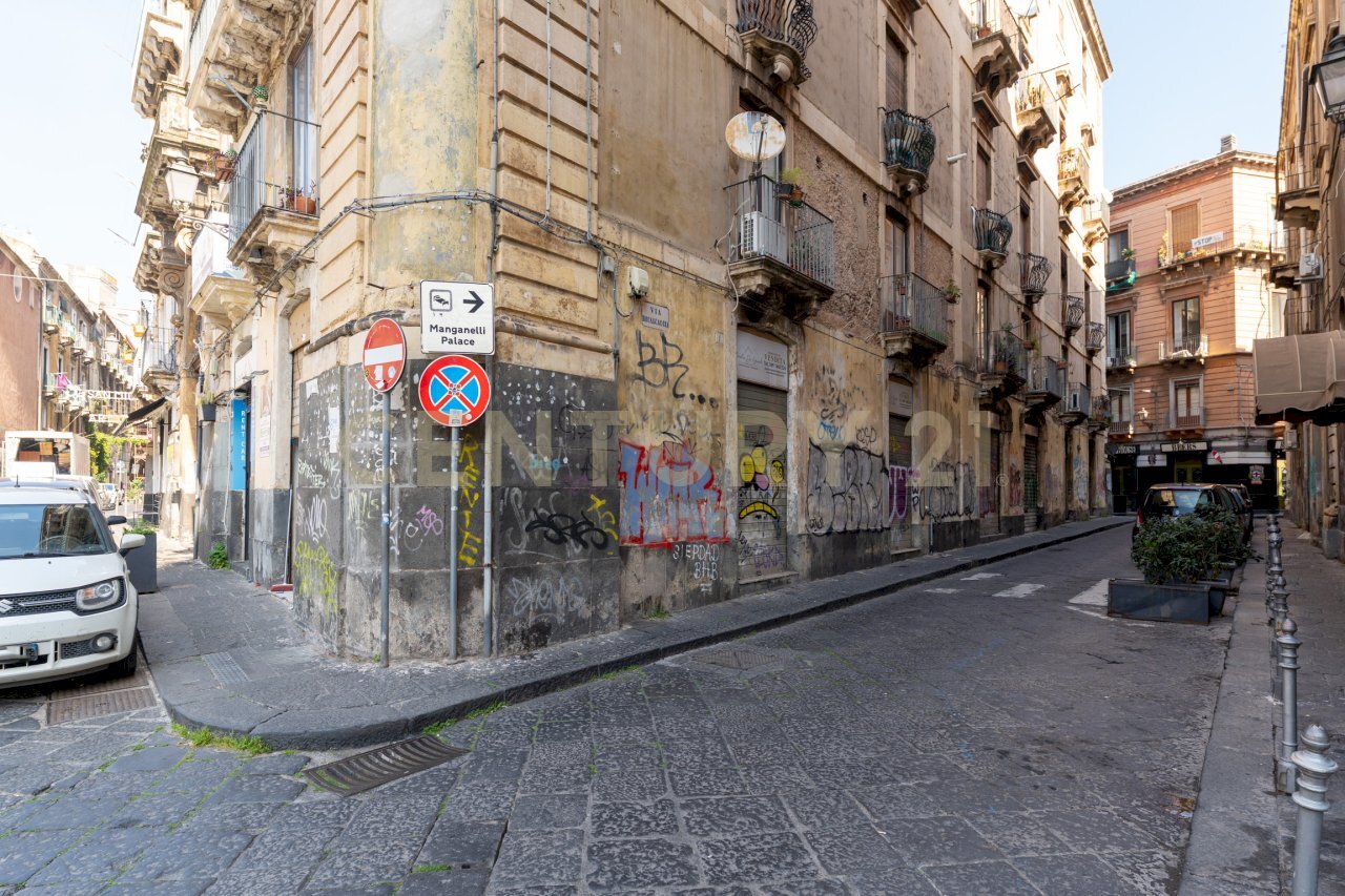 Bottega Manganelli (4).jpg - Commercial Premises Piazza Manganelli 15, Catania - photo 2