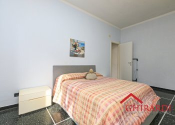 3.3 CAMERA 1.jpg - Appartamento Via Jacopo Bonfadio 10, Genova (zona Sestri Ponente) - foto 17