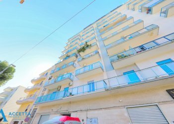 facciata - Trilocale Via Istria 30, Taranto - foto 2