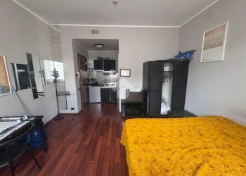 One-room apartment Via Nizza, Torino (neighborhood San Salvario) - photo 9