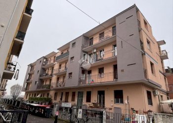 Bilocale Viale Giulio Cesare, Novara - foto 1